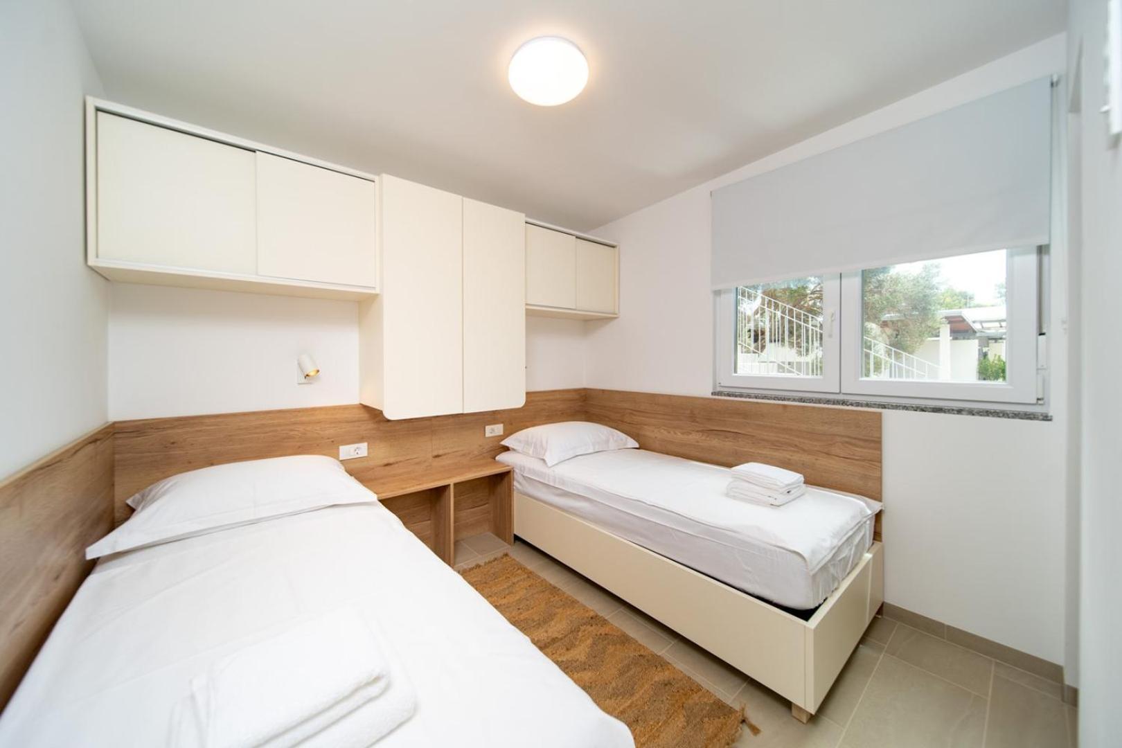 Arti Holiday Homes Banjol Екстериор снимка
