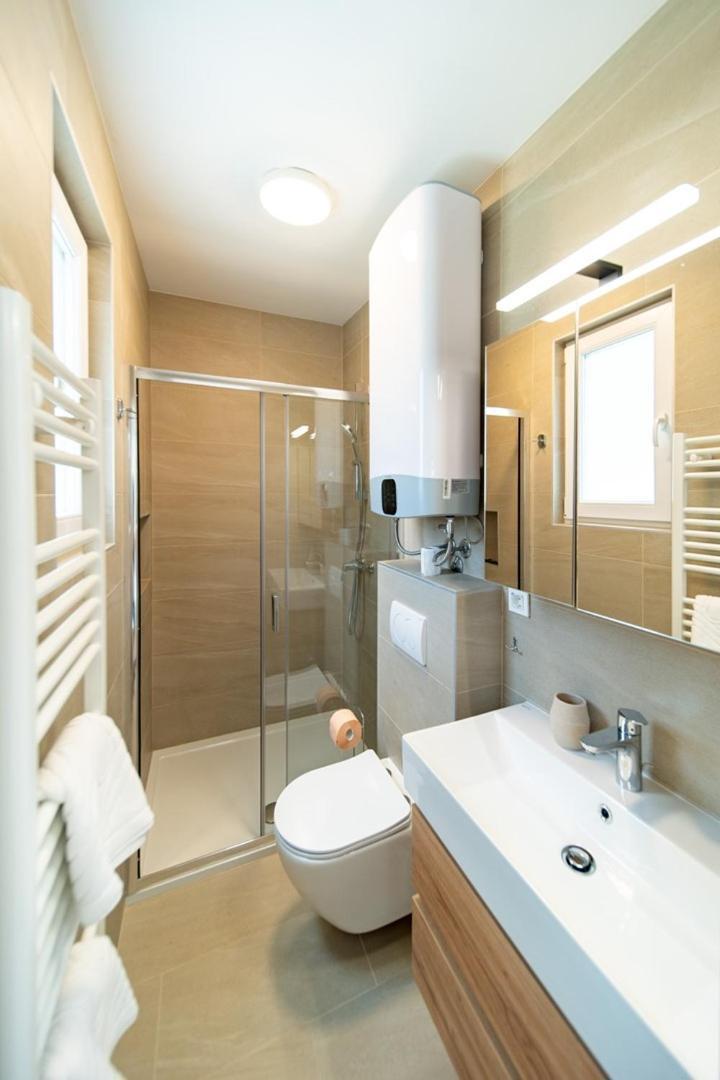 Arti Holiday Homes Banjol Екстериор снимка
