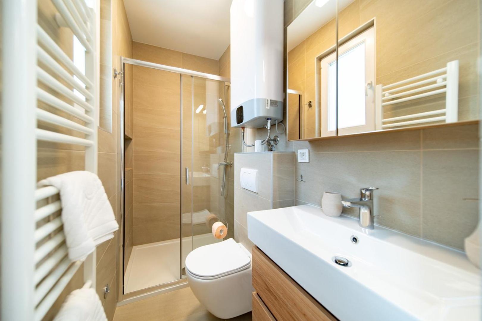 Arti Holiday Homes Banjol Екстериор снимка