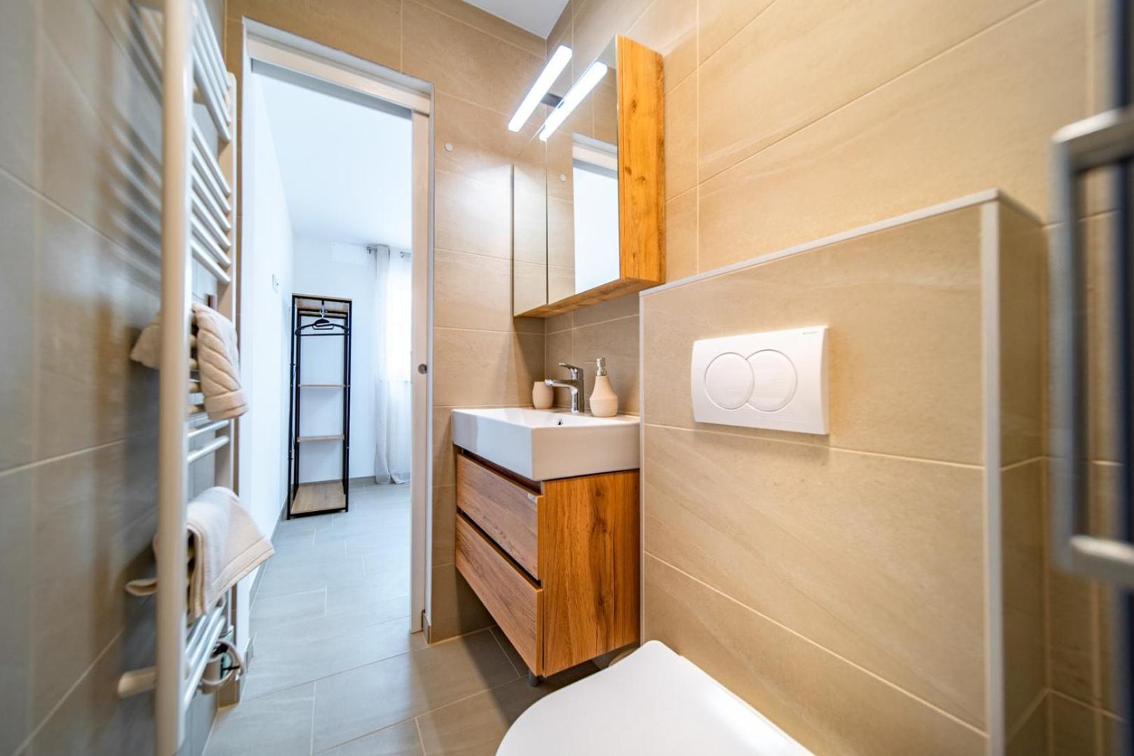 Arti Holiday Homes Banjol Екстериор снимка