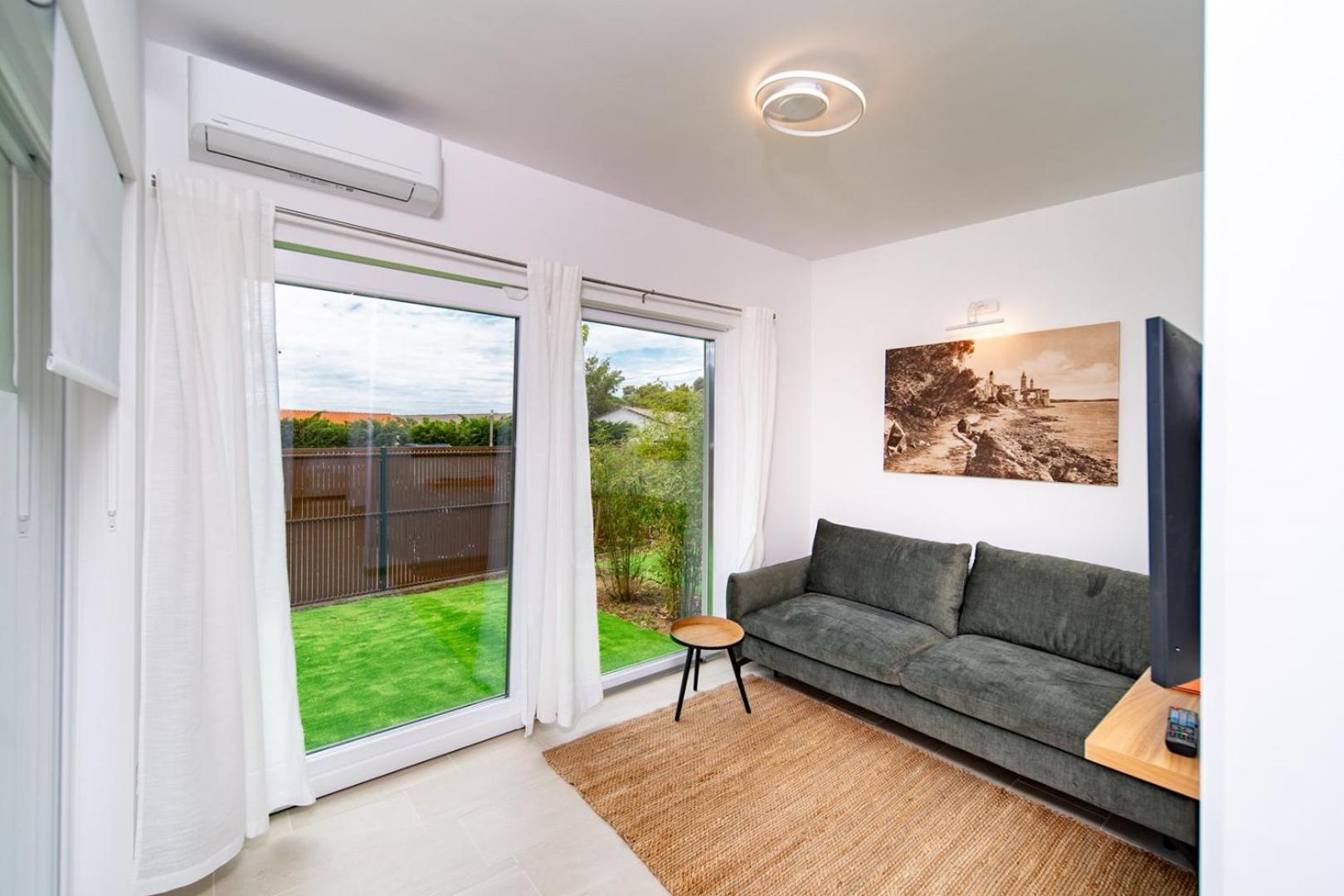 Arti Holiday Homes Banjol Екстериор снимка