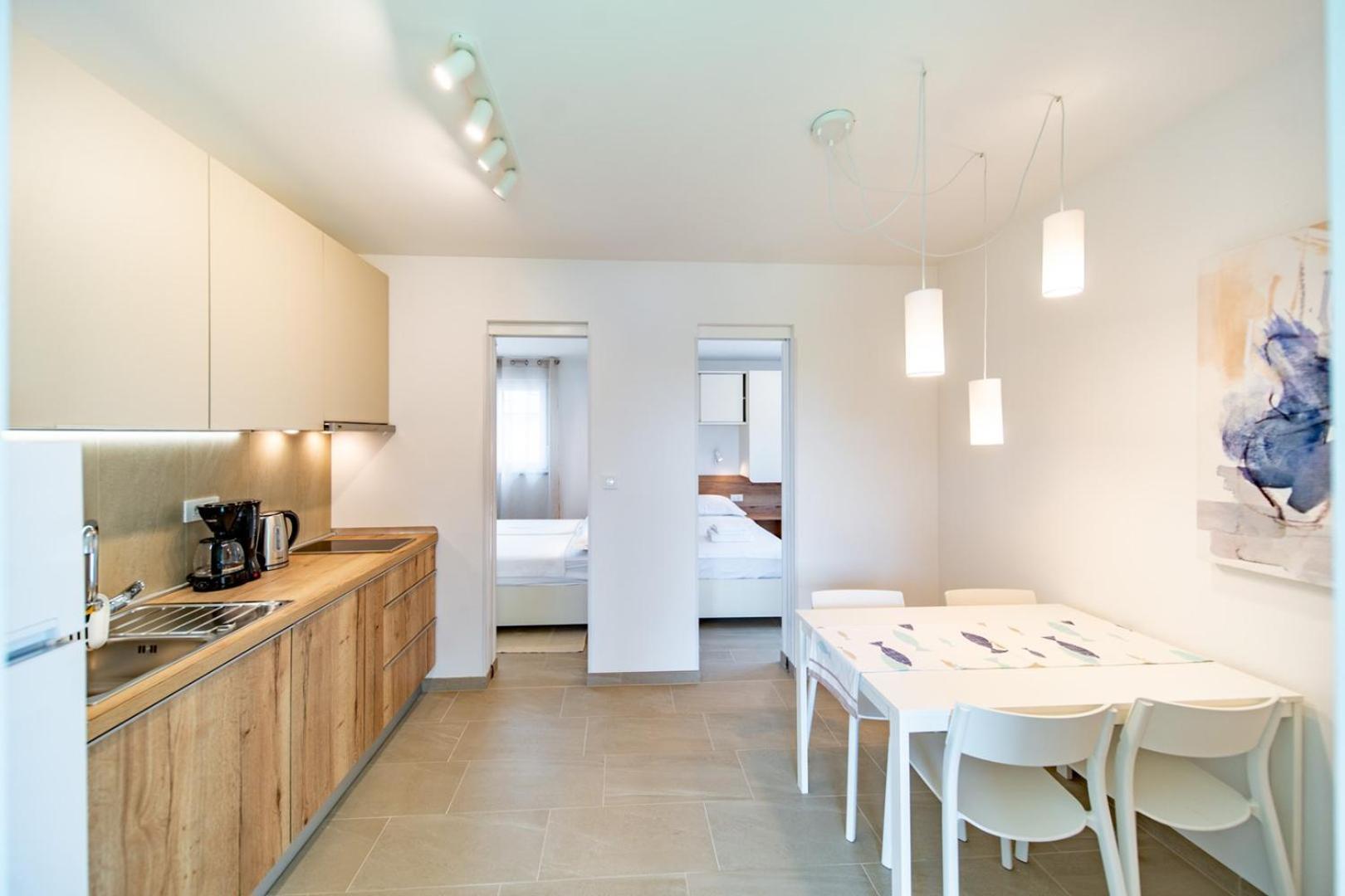 Arti Holiday Homes Banjol Екстериор снимка