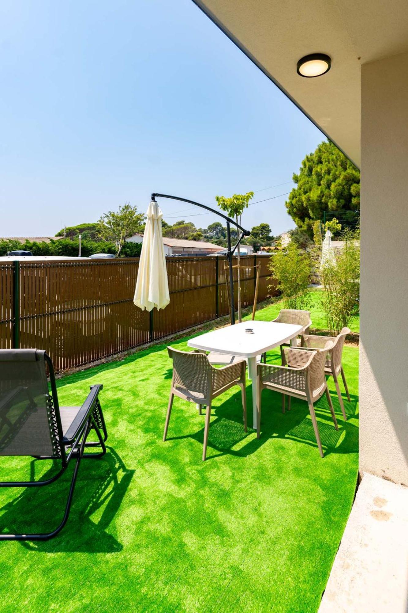 Arti Holiday Homes Banjol Стая снимка