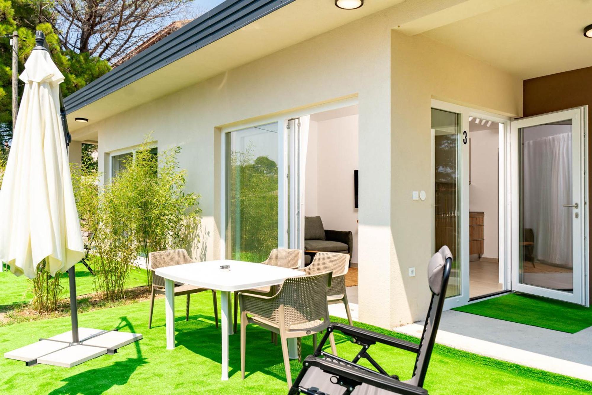Arti Holiday Homes Banjol Стая снимка
