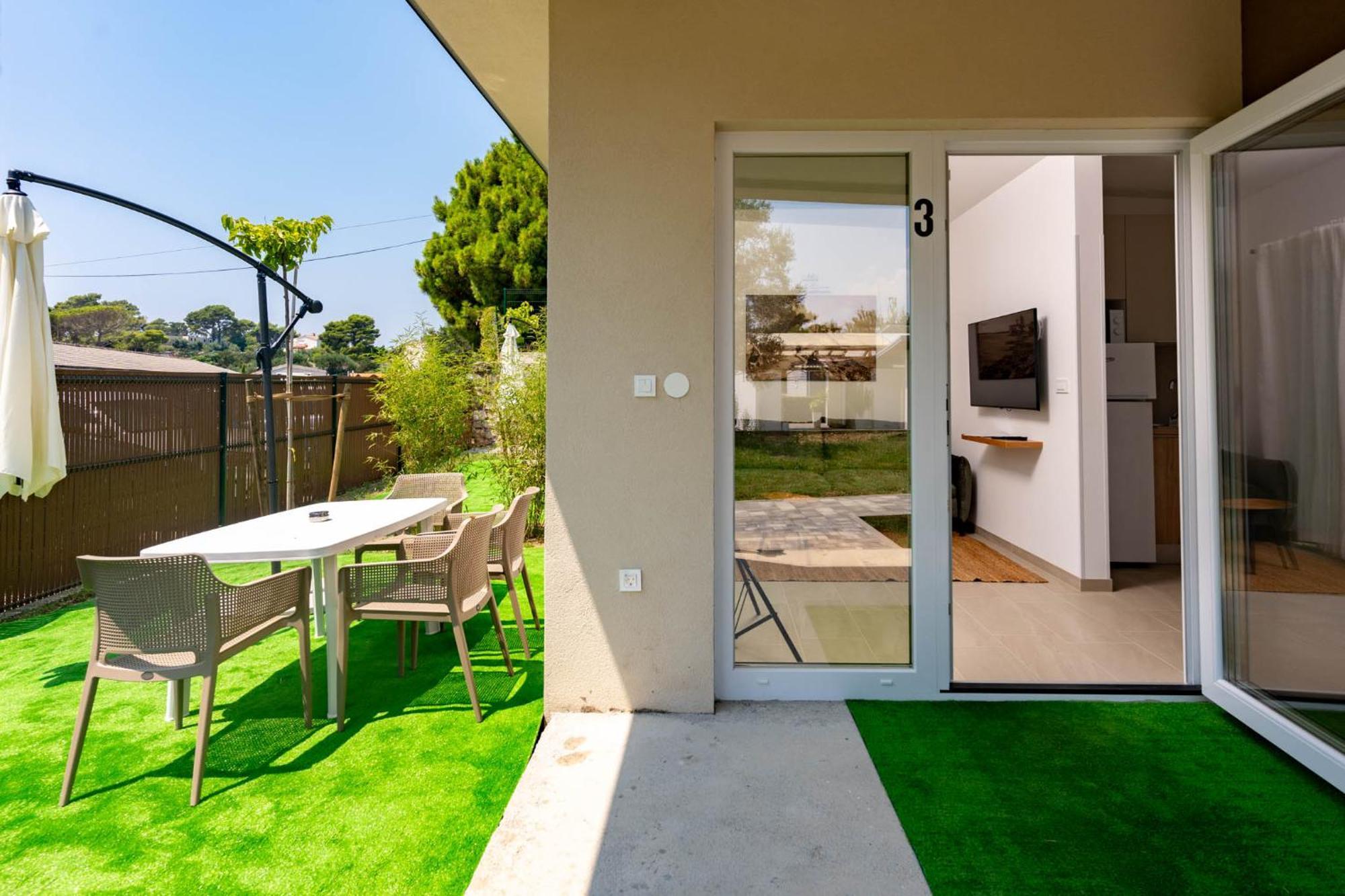 Arti Holiday Homes Banjol Екстериор снимка