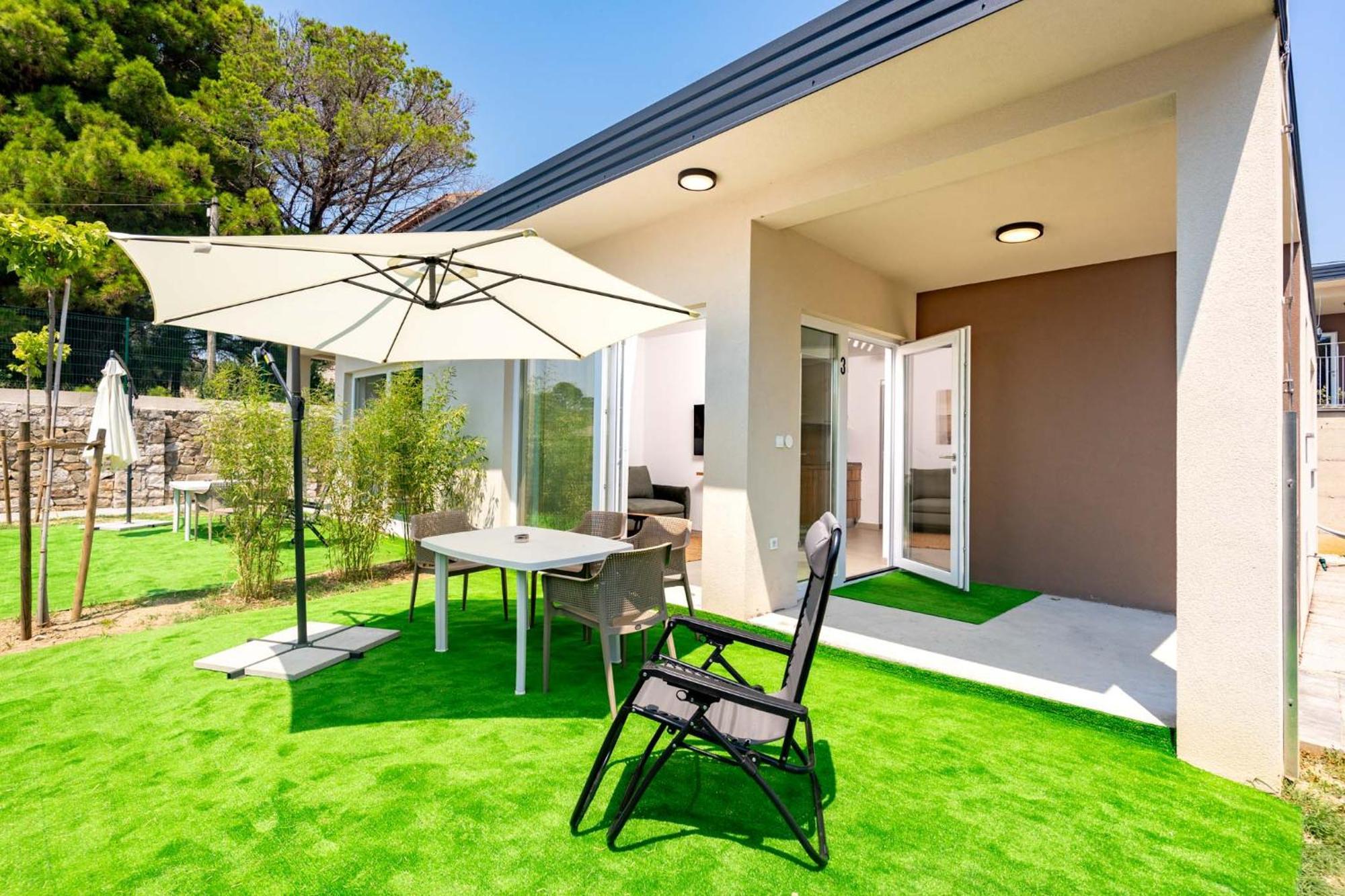 Arti Holiday Homes Banjol Стая снимка
