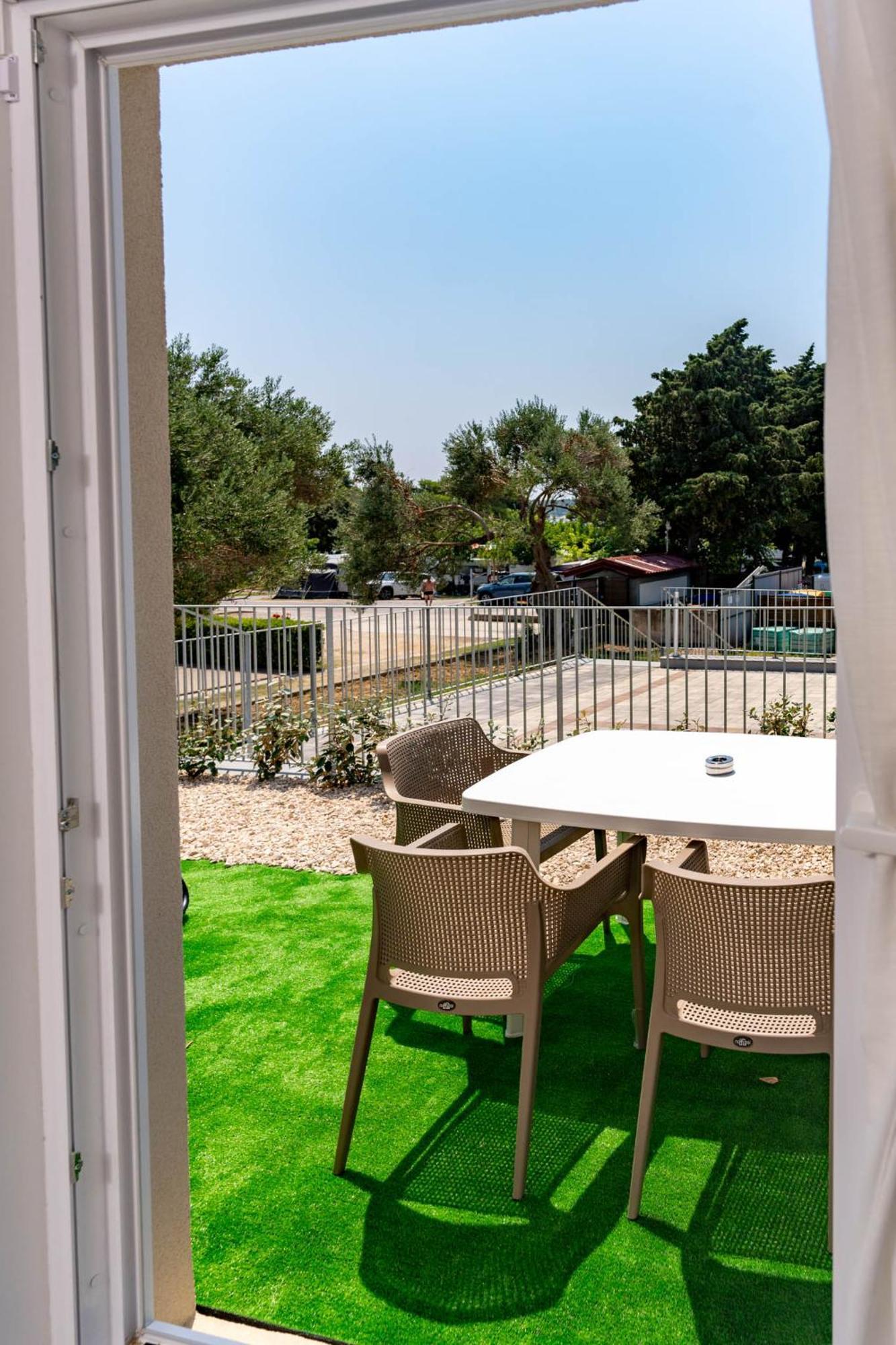 Arti Holiday Homes Banjol Стая снимка