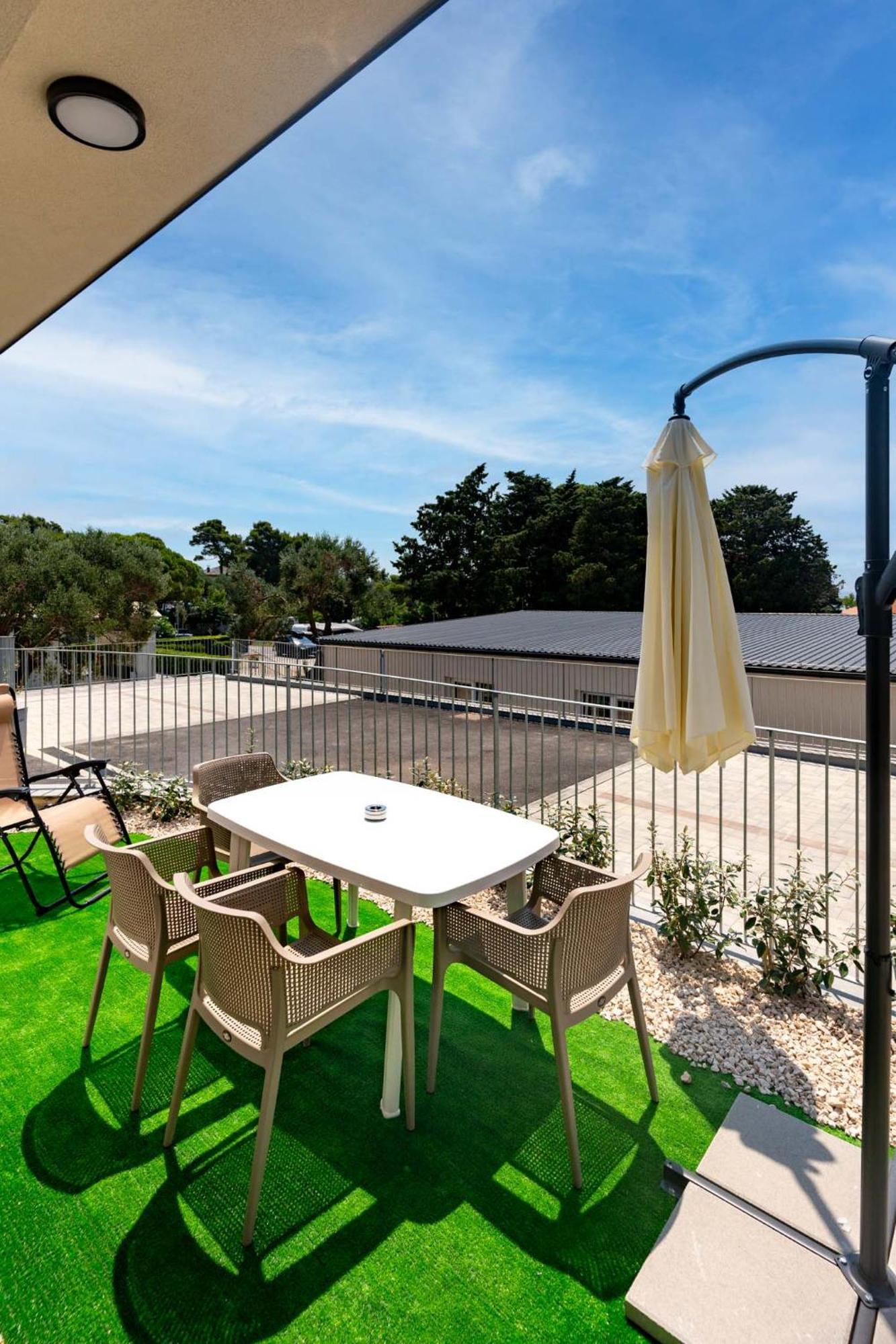 Arti Holiday Homes Banjol Стая снимка