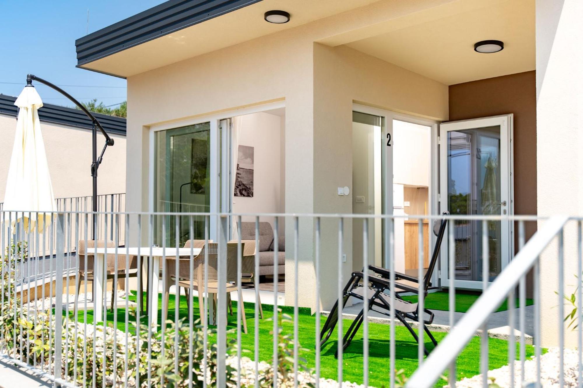 Arti Holiday Homes Banjol Стая снимка
