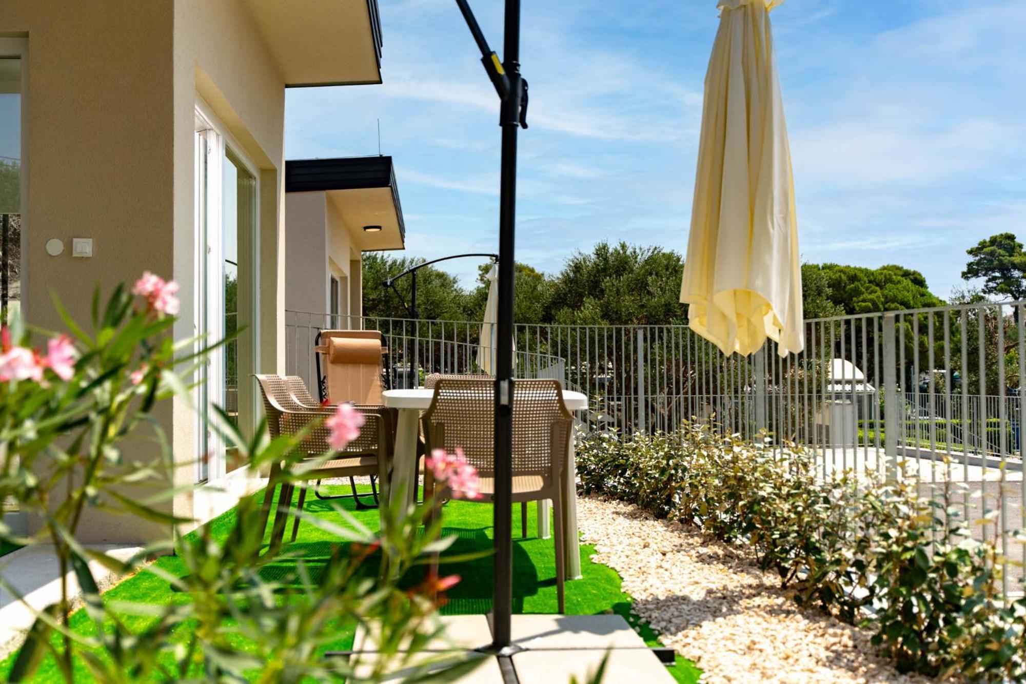 Arti Holiday Homes Banjol Стая снимка